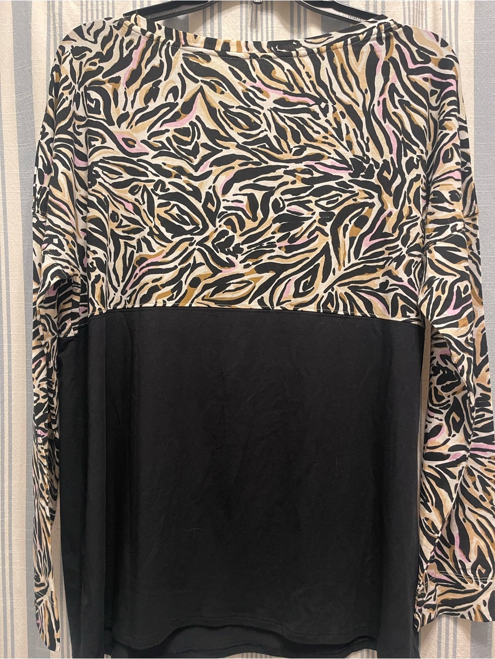 Lilly Pulitzer Fin Top in Can You Zee Me Zebra Print. Black/Tan/Cream/Pink. - Picture 4 of 5